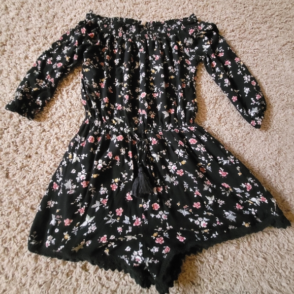 ABERCROMBIE & FITCH FLORAL SHORTS ROMPER - Picture 4 of 6